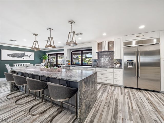 1912 SE 33rd TER, Cape Coral, FL 33904