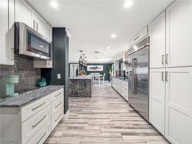 1912 SE 33rd TER, Cape Coral, FL 33904