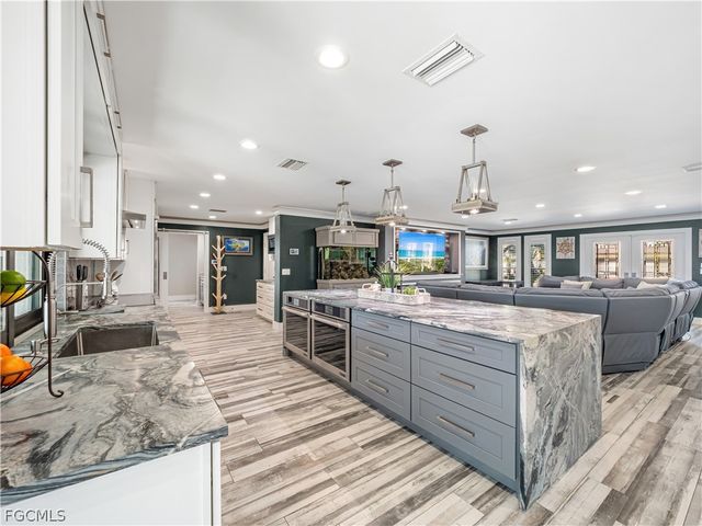 1912 SE 33rd TER, Cape Coral, FL 33904