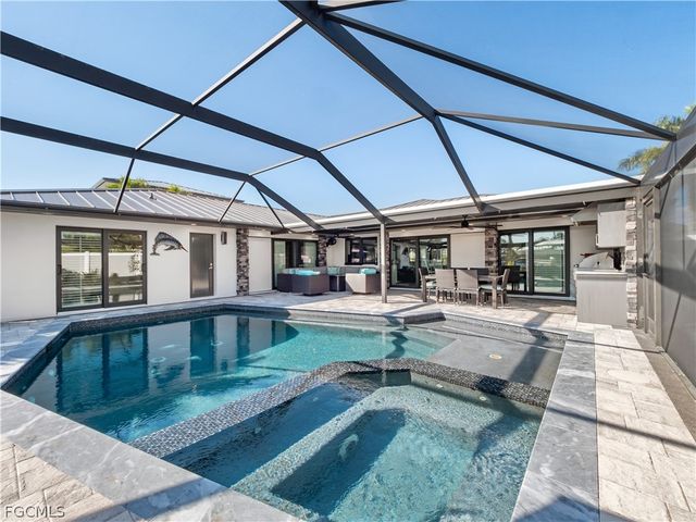 1912 SE 33rd TER, Cape Coral, FL 33904