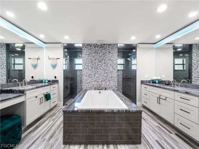 1912 SE 33rd TER, Cape Coral, FL 33904