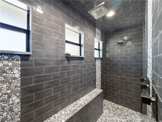 1912 SE 33rd TER, Cape Coral, FL 33904