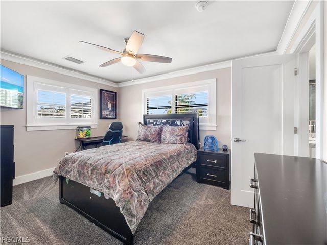 1912 SE 33rd TER, Cape Coral, FL 33904