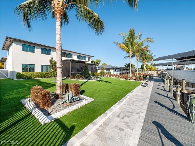 1912 SE 33rd TER, Cape Coral, FL 33904