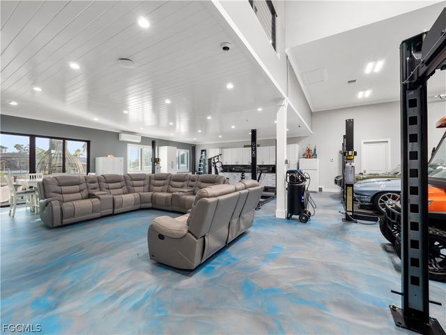 1912 SE 33rd TER, Cape Coral, FL 33904