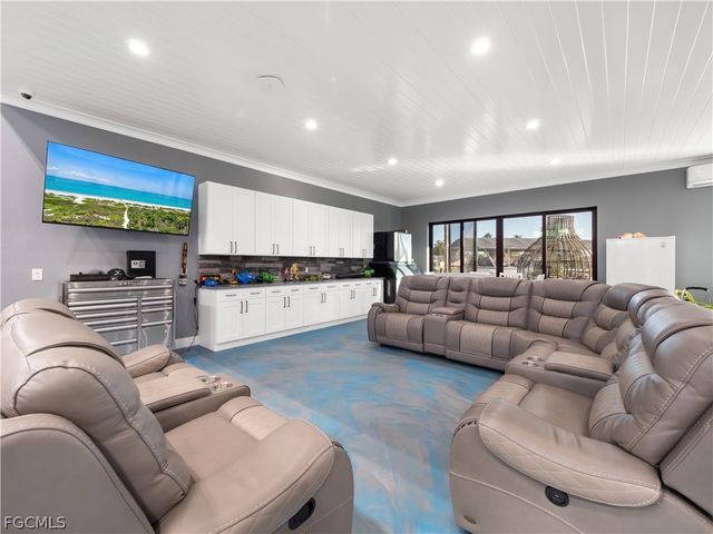 1912 SE 33rd TER, Cape Coral, FL 33904