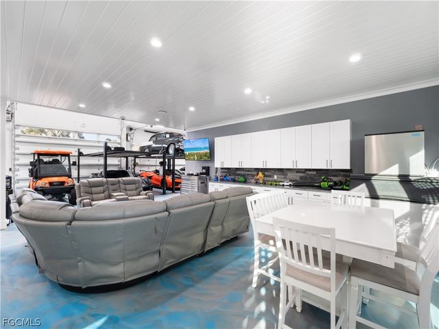 1912 SE 33rd TER, Cape Coral, FL 33904