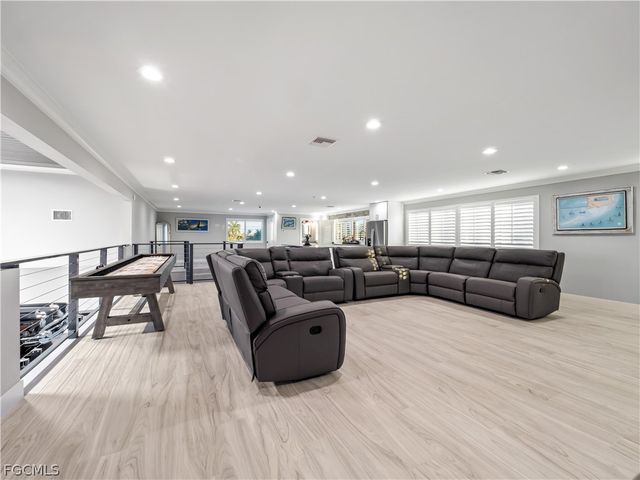 1912 SE 33rd TER, Cape Coral, FL 33904