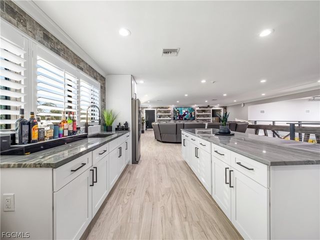 1912 SE 33rd TER, Cape Coral, FL 33904