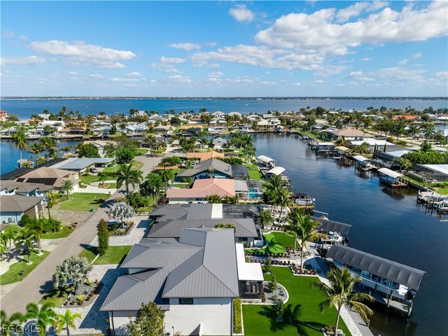 1912 SE 33rd TER, Cape Coral, FL 33904