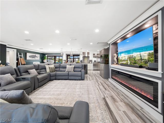 1912 SE 33rd TER, Cape Coral, FL 33904