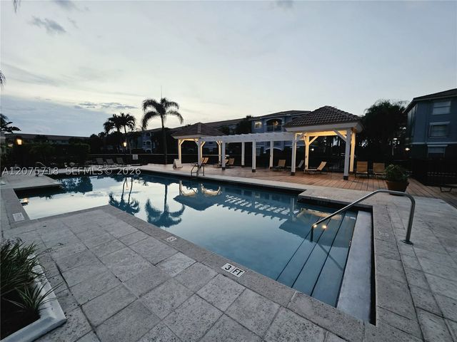 9615 NW 1st Ct 10-301, Pembroke Pines, FL 33024