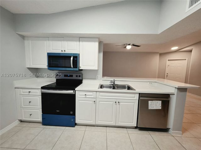 9615 NW 1st Ct 10-301, Pembroke Pines, FL 33024