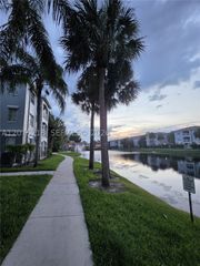 9615 NW 1st Ct 10-301, Pembroke Pines, FL 33024