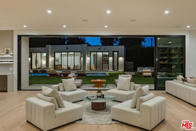 17055 Rancho Street, Encino (los Angeles), CA 91316