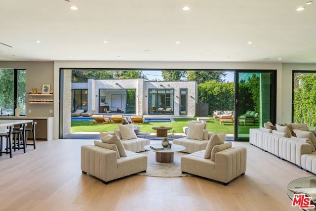 17055 Rancho Street, Encino (los Angeles), CA 91316