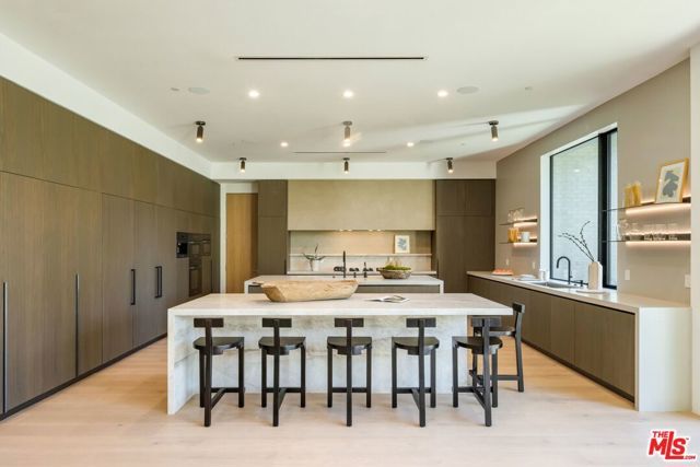 17055 Rancho Street, Encino (los Angeles), CA 91316