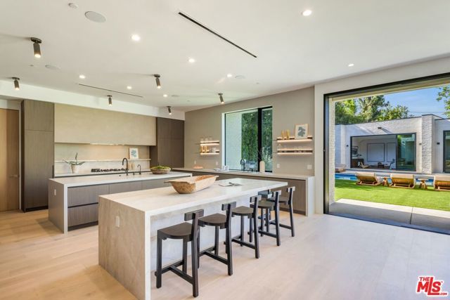 17055 Rancho Street, Encino (los Angeles), CA 91316