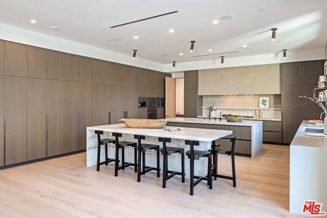 17055 Rancho Street, Encino (los Angeles), CA 91316