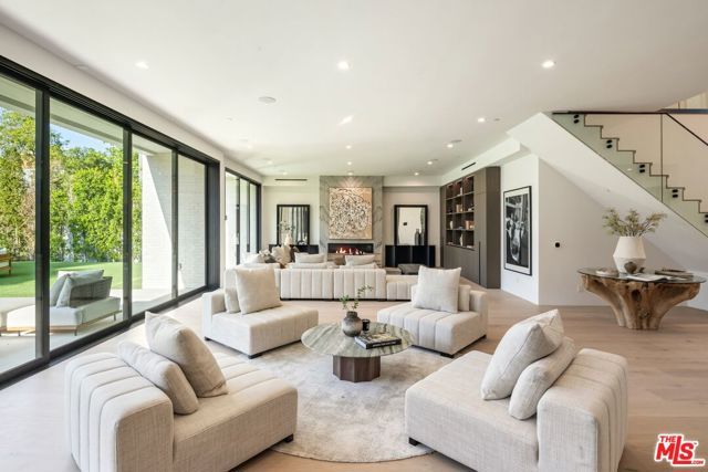 17055 Rancho Street, Encino (los Angeles), CA 91316