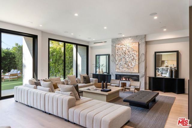17055 Rancho Street, Encino (los Angeles), CA 91316