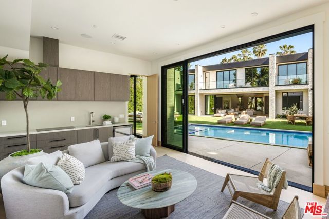 17055 Rancho Street, Encino (los Angeles), CA 91316