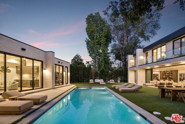 17055 Rancho Street, Encino (los Angeles), CA 91316
