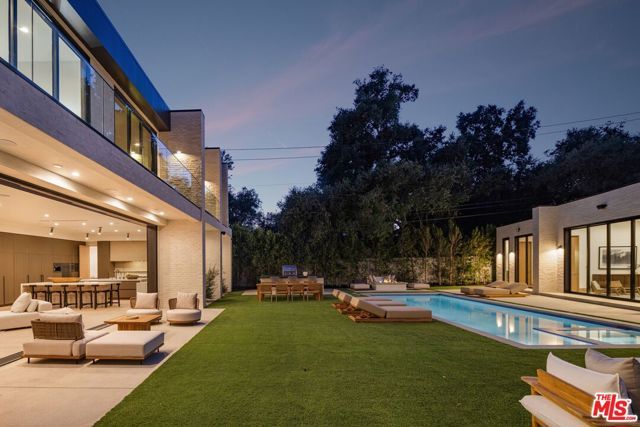 17055 Rancho Street, Encino (los Angeles), CA 91316