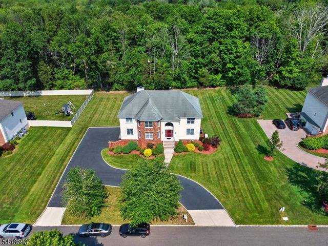 6 Alana Ct, Warren Twp., NJ 07059