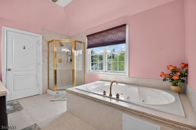 6 Alana Ct, Warren Twp., NJ 07059