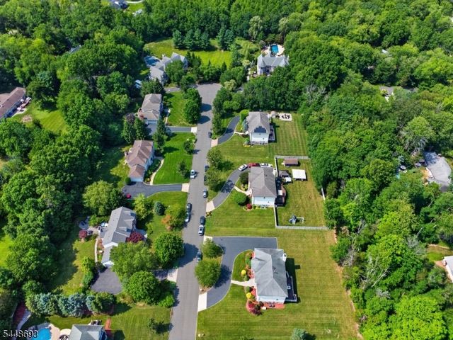 6 Alana Ct, Warren Twp., NJ 07059