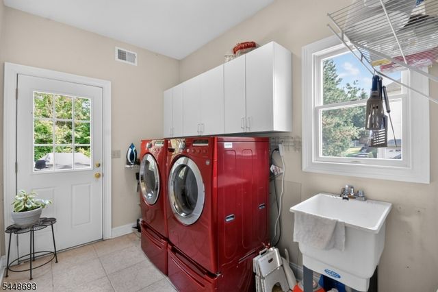 6 Alana Ct, Warren Twp., NJ 07059