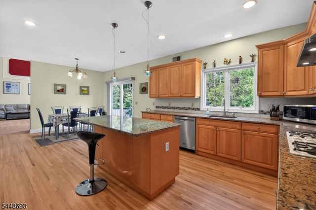 6 Alana Ct, Warren Twp., NJ 07059