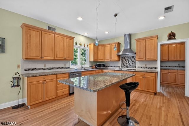 6 Alana Ct, Warren Twp., NJ 07059