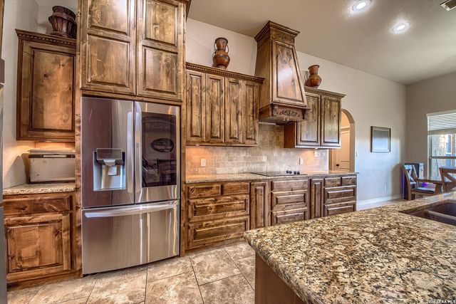 125 BUCKS LN, La Vernia, TX 78121