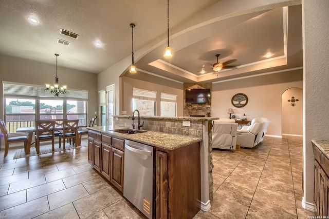 125 BUCKS LN, La Vernia, TX 78121