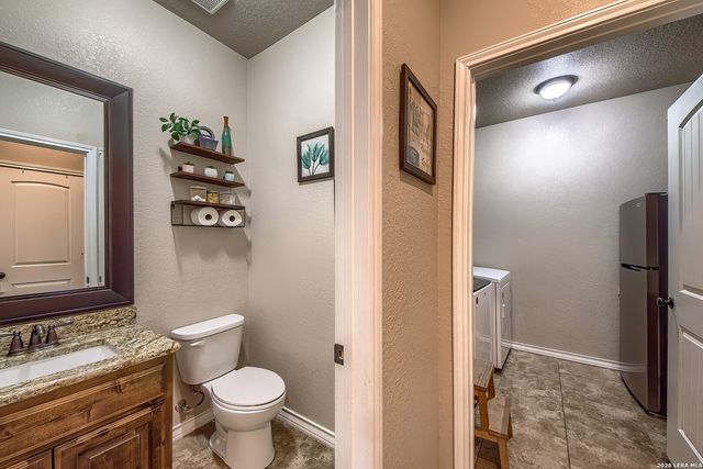 125 BUCKS LN, La Vernia, TX 78121