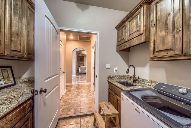 125 BUCKS LN, La Vernia, TX 78121