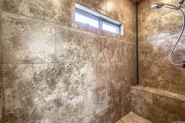 125 BUCKS LN, La Vernia, TX 78121