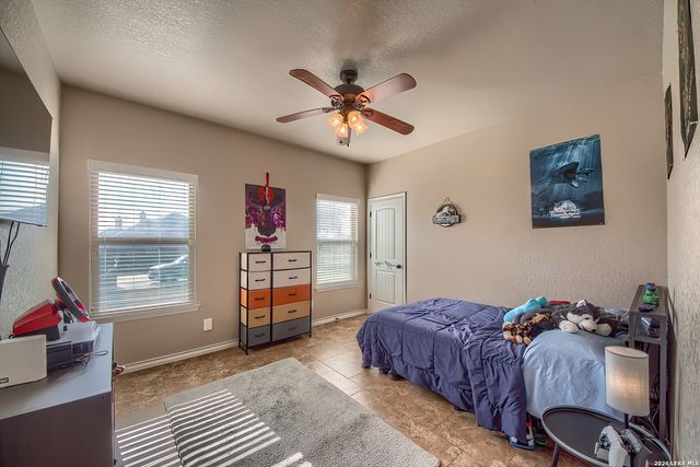 125 BUCKS LN, La Vernia, TX 78121