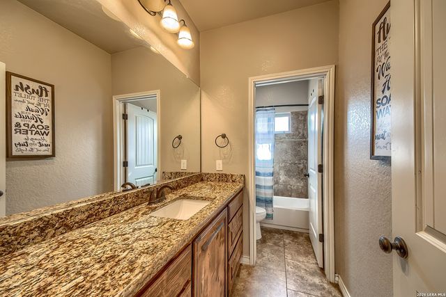 125 BUCKS LN, La Vernia, TX 78121