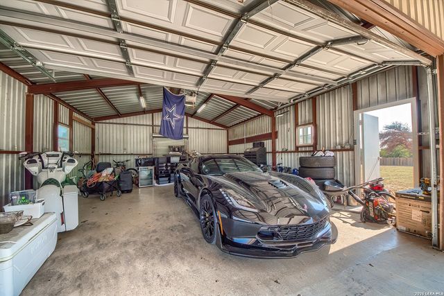 125 BUCKS LN, La Vernia, TX 78121