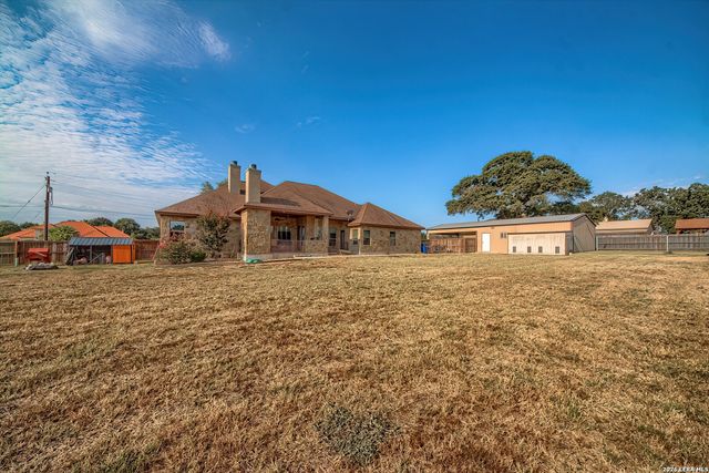 125 BUCKS LN, La Vernia, TX 78121