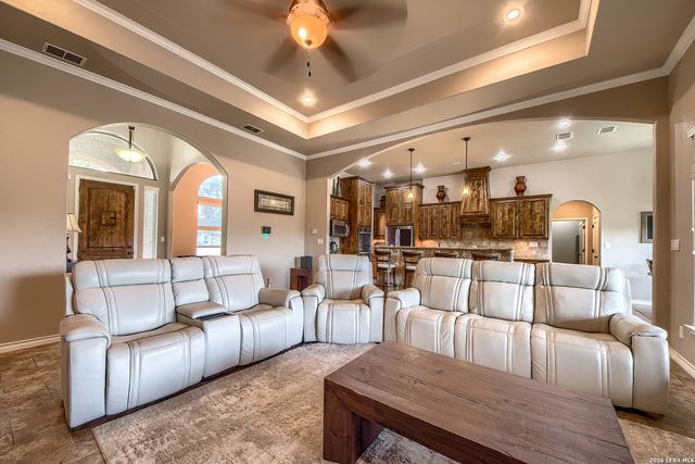 125 BUCKS LN, La Vernia, TX 78121