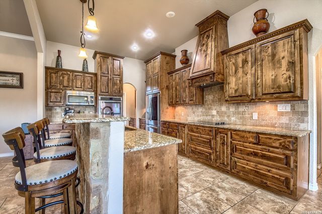 125 BUCKS LN, La Vernia, TX 78121