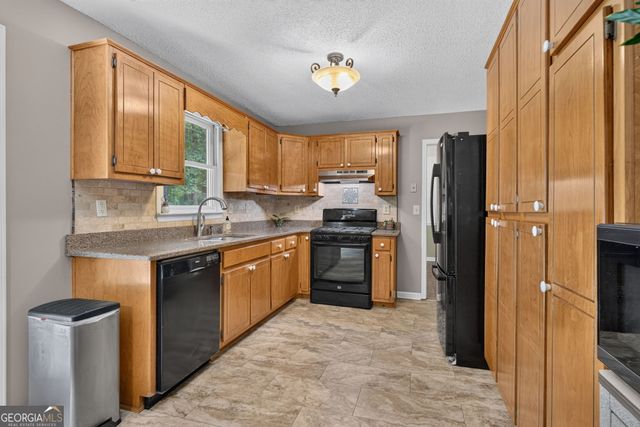 275 Pine Tree Lane, Mcdonough, GA 30252
