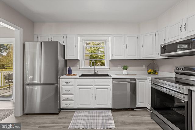 1247 S GLEBE RD, Montross, VA 22520