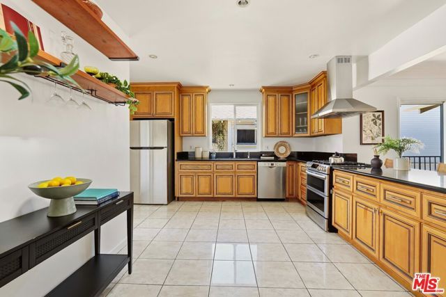 1825 Middleton Place, Los Angeles, CA 90062