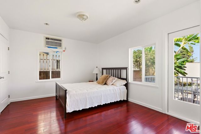 1825 Middleton Place, Los Angeles, CA 90062