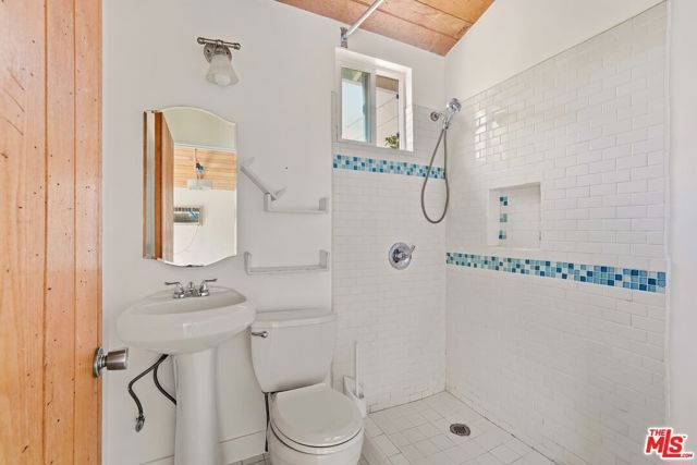 1825 Middleton Place, Los Angeles, CA 90062